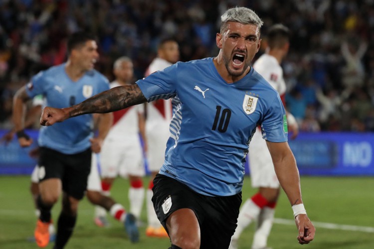 Arrascaeta comemora gol no jogo Uruguai x Peru, pelas Eliminatórias da Copa do Mundo