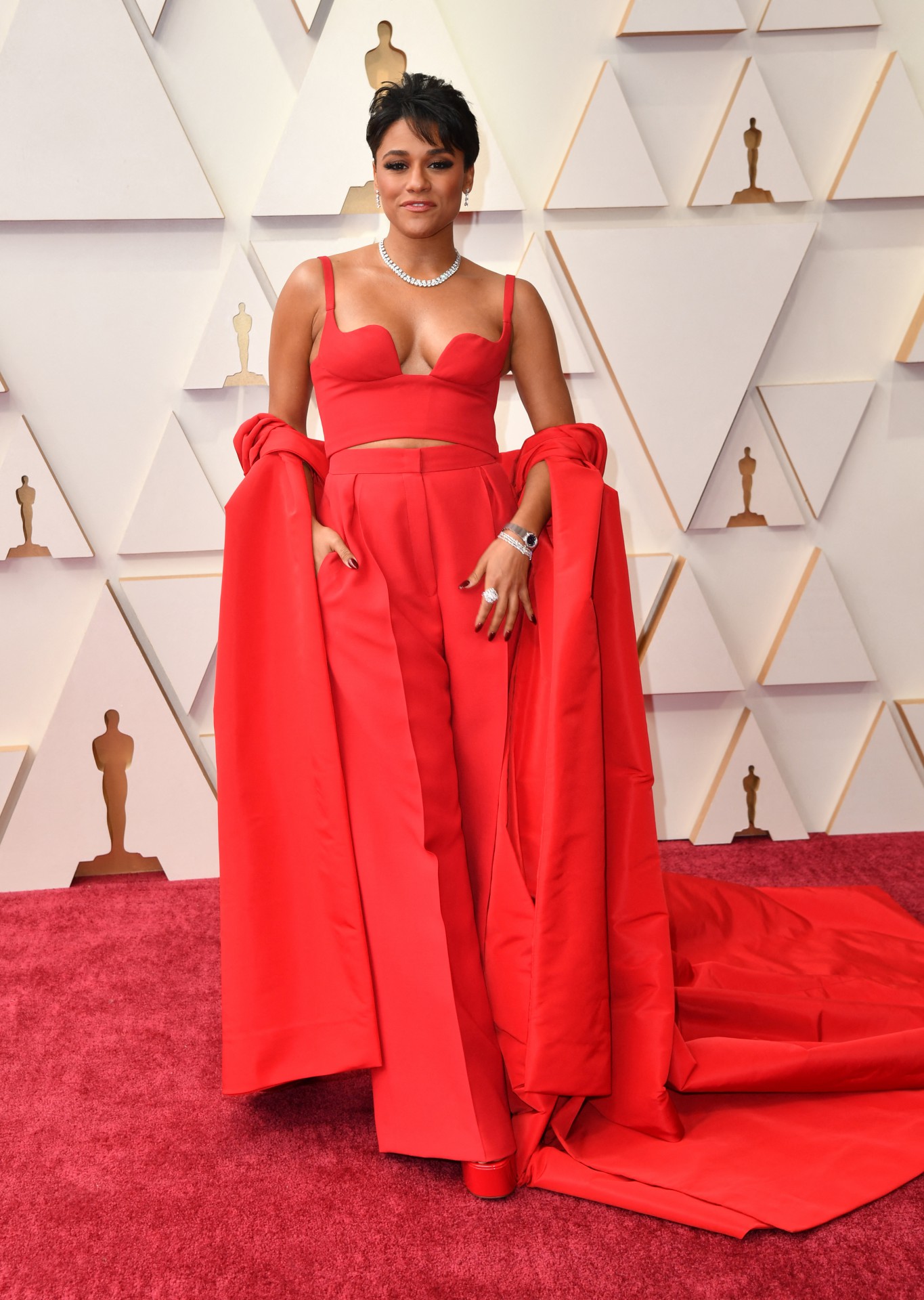 Ariana DeBose no tapete vermelho do Oscar 2022
