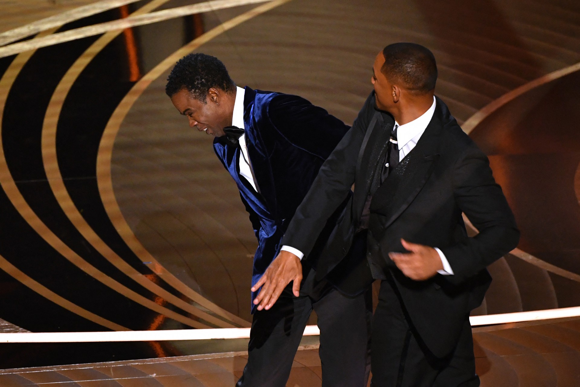 No último Oscar, Will Smith estapeou Chris Rock. Reagiu a uma piada sobre a falta de cabelos da esposa dele, Jada