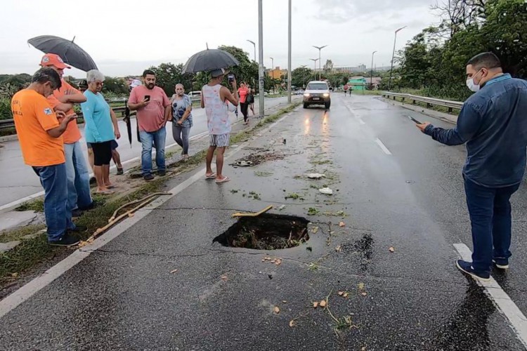 ￼BURACO foi causado por infiltração na camada asfáltica