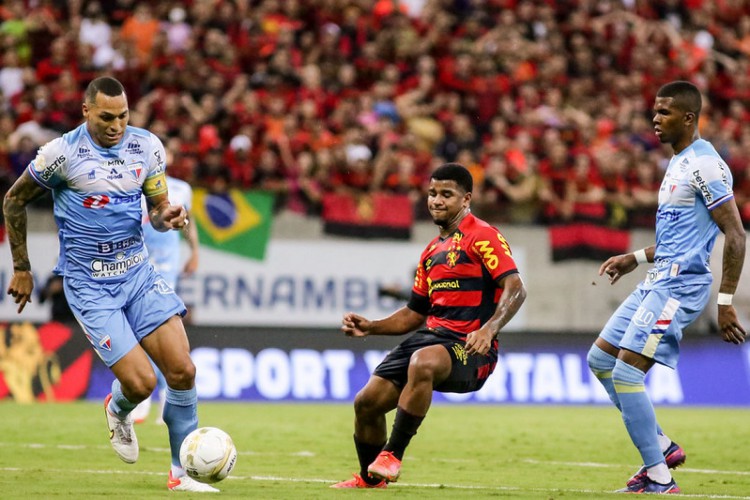  O duelo de Le&otilde;es se repetir&aacute; no Castel&atilde;o, neste domingo, 3, valendo t&iacute;tulo