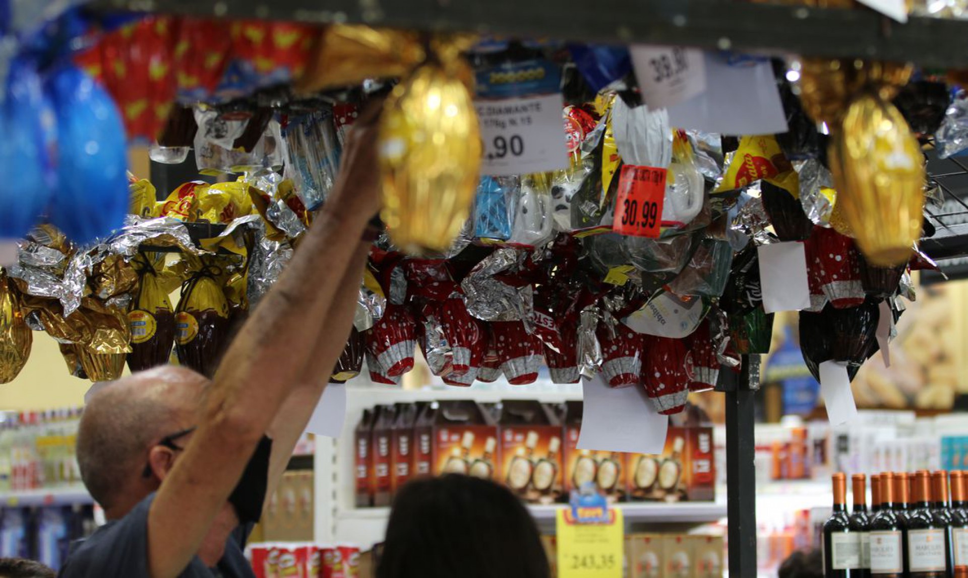 Pesquisa do Procon Fortaleza aponta elevada variação entre os preços dos ovos de chocolate e de ingredientes  (Foto: Fabio Rodrigues Pozzebom)