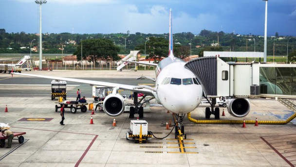 Combustível representa 40% do preço final das passagens aéreas no Brasil