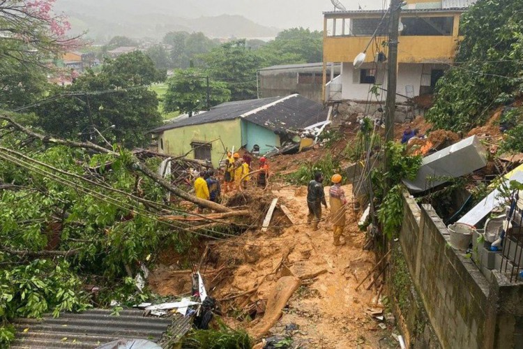 Chuvas: orientação da PRF é para que motoristas não acessem a BR-101