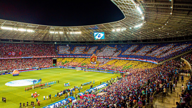 Torcida do Fortaleza faz festa em jogo da Libertadores na Arena