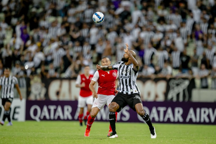 FORTALEZA, CE, BRASIL, 05-04.2022: Ceara x Independiente, pela Sulamericana, na Arena Castelão. em epoca de COVID-19. (Foto:Aurelio Alves/ Jornal O POVO)