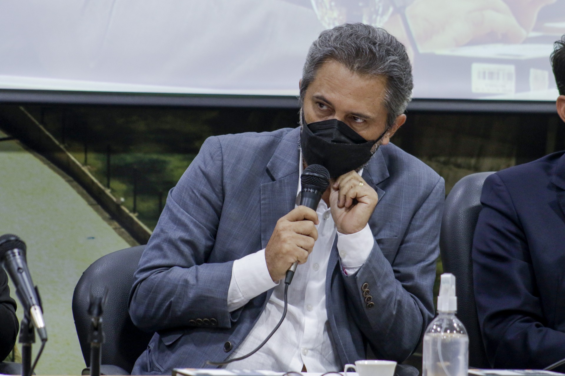 ￼ELMANO de Freitas, relator, rebate críticos aos trabalhos da CPI (Foto: Thais Mesquita)