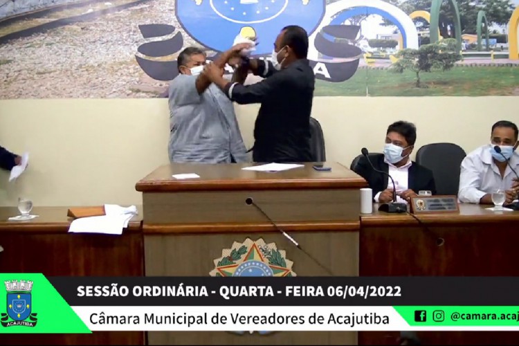 Vereadores de Acajutiba-BA trocam agressões em sessão da Câmara 