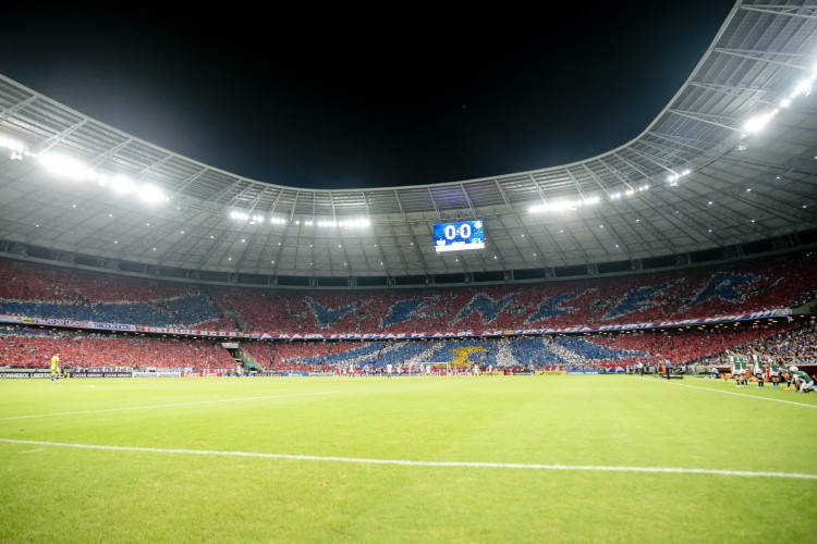 FORTALEZA, CE, BRASIL, 07-04.2022: Mosaico do Fortaleza. Torcedores do Fortaleza. Fortaleza x Colo-Colo pela Libertadores na Arena Castelão, fse de grupos. em epoca de COVID-19. (Foto:Aurelio Alves/ Jornal O POVO)
