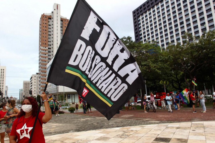 Neste sábado, 9, manifestantes protestam contra o presidente Bolsonaro