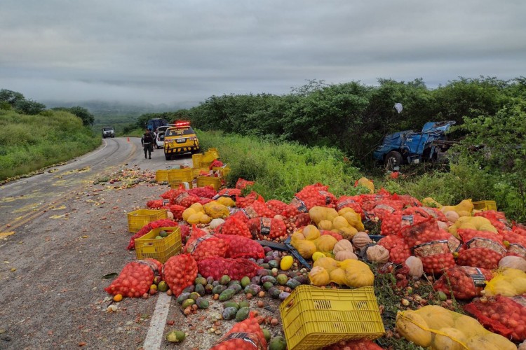 Acidente ocorreu em região chamada Ladeira da Cruz