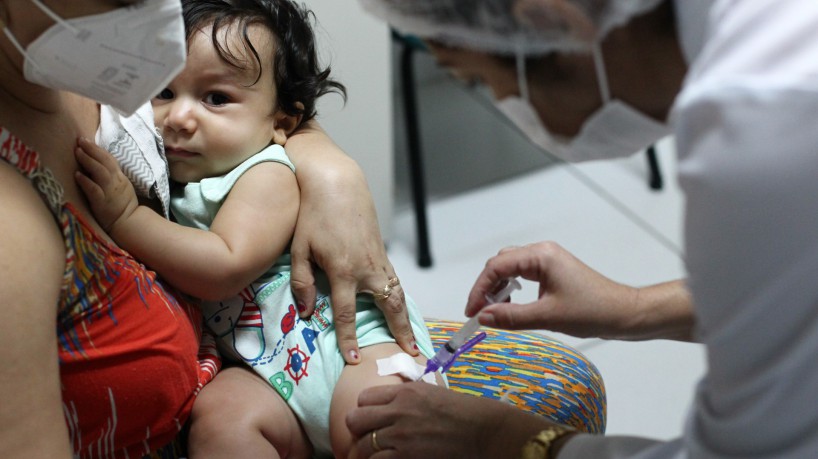 Em Fortaleza, campanha de vacinação infantil contra influenza e sarampo foi antecipada ainda nessa terça-feira, 12(foto: FABIO LIMA)