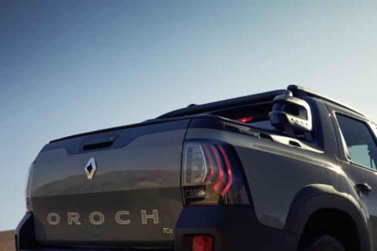 A Oroch tamb&eacute;m recebe uma cor in&eacute;dita, a cinza Lune, exclusiva para o modelo