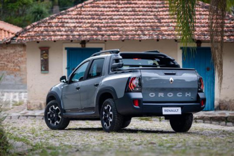 As vers&otilde;es Intense e Outsider da Oroch tamb&eacute;m recebem os retrovisores com regulagem el&eacute;trica e sensores de manobra em r&eacute; de s&eacute;rie