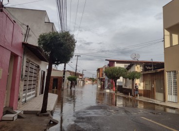 Precipitação de 200 milímetros de chuva gerou transtornos para os moradores do município 