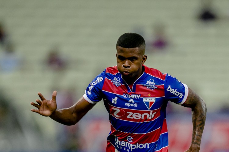 Ceballos deve reaparecer entre os titulares da zaga do Leão