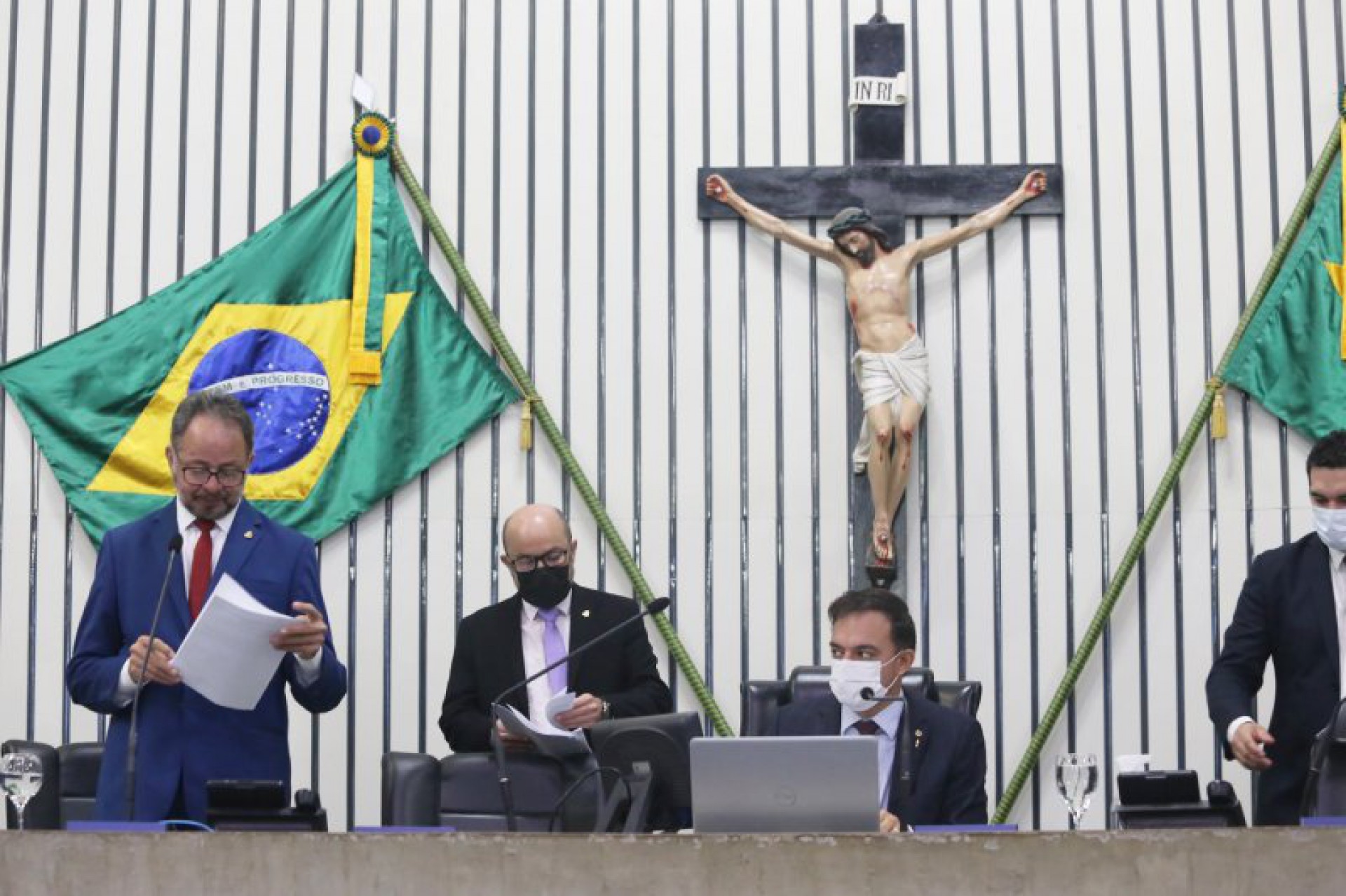 ￼REAJUSTE da Enel ficou entre assuntos mais comentados na sessão de ontem da Assembleia (Foto: José Leomar/AL-CE)