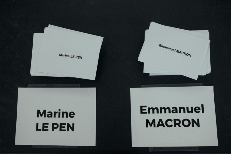 Emmanuel Macron é reeleito presidente da França