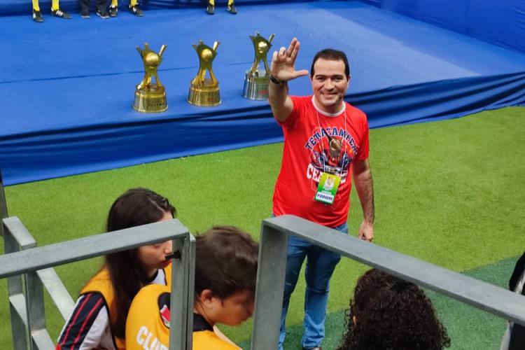 Marcelo Paz comemorou tetracampeonato estadual do Fortaleza neste domingo, 24. 