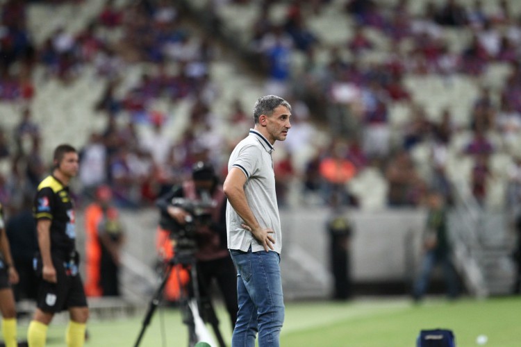 Vojvoda concedeu coletiva após derrota diante do Corinthians, pelo Brasileirão. 