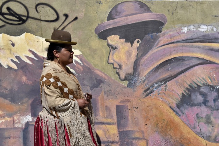 Alwa é a primeira mulher indígena a ser rapper na Bolívia