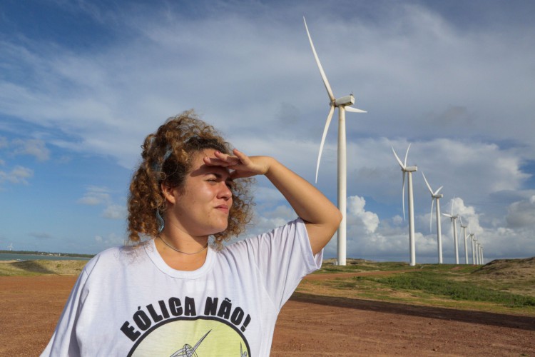 Alanna Carneiro, presidente da ONG Eco Icaraí, de Amontada, que está atuando na mobilização das comunidades costeiras a serem afetadas pelos projetos das eólicas offshore no litoral oeste do Ceará(Foto: FCO FONTENELE)