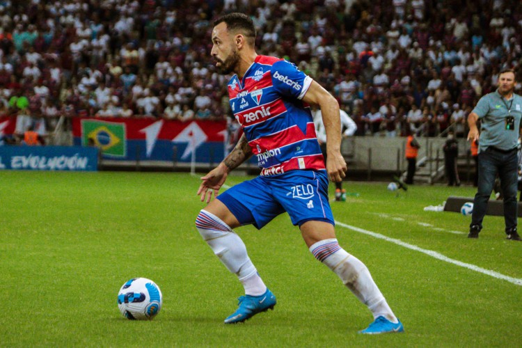 Atacante Moisés no jogo Fortaleza x Alianza Lima, na Arena Castelão, pela Copa Libertadores