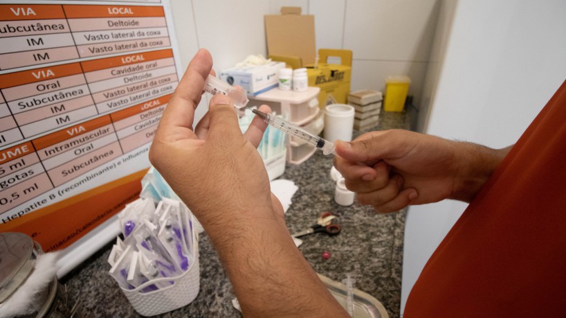 Vacinação é a principal estratégia para barrar a reintrodução do sarampo no Ceará. Aplicação das doses em crianças foram antecipadas no Estado. (foto: Fernanda Barros / O POVO)