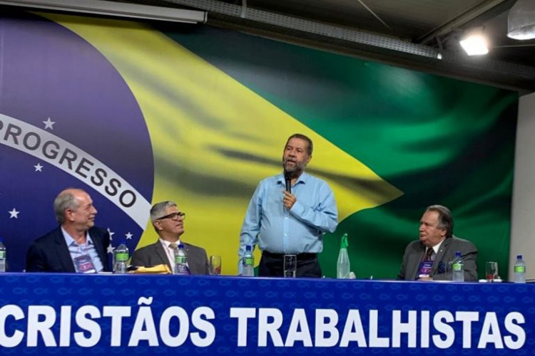 Ciro Gomes (esq.) e Carlos Lupi (2º à direita) no lançamento do Movimento Cristãos Trabalhistas