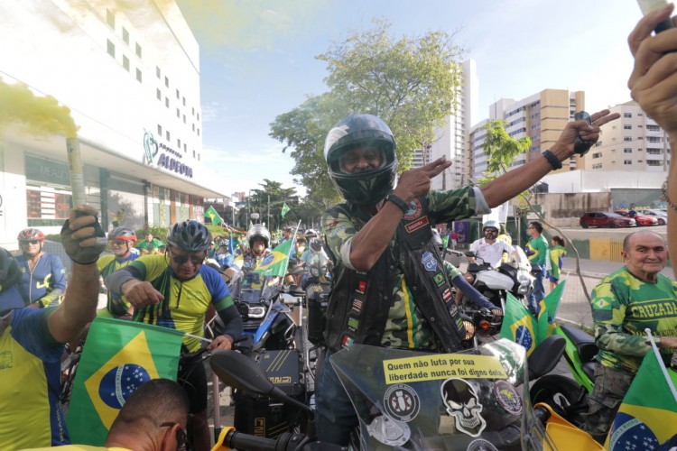 Apoiadores do presidente Jair Bolsonaro fazem ato na Praça Portugal pelo Dia do Trabalhador, em 1º de maio de 2022