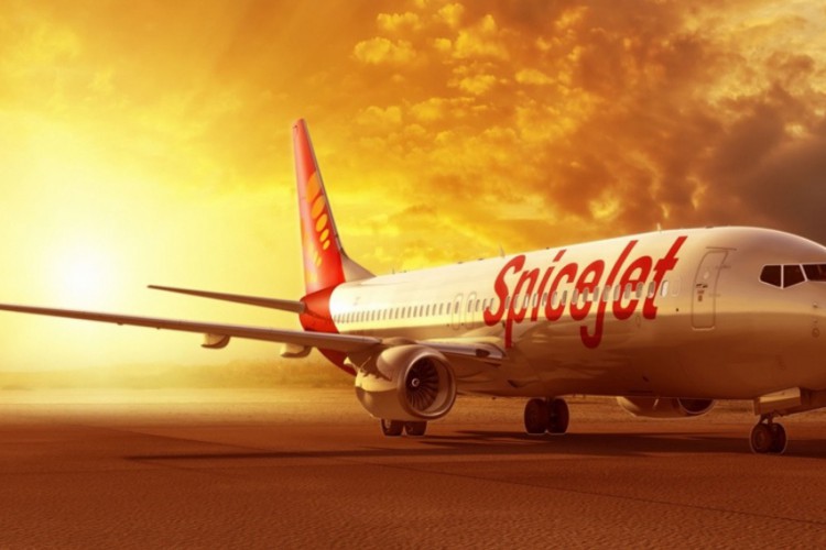 Avião da companhia Spicejet, que fazia voo entre as cidades de Mumbai e Andal, na Índia, fez pouso forçado após passageiros se ferirem em zona de turbulência