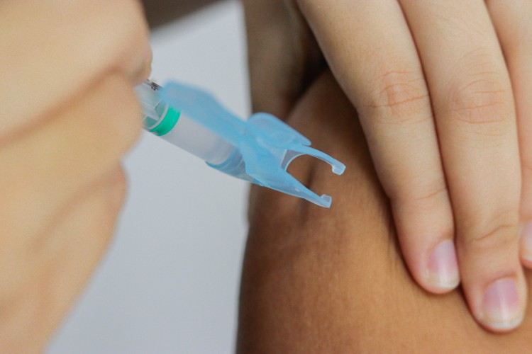 Foto de apoio ilustrativo. A terceira dose da vacina contra Covid-19 continuará sendo exigida de forma obrigatória na entrada de estabelecimentos em Cedro