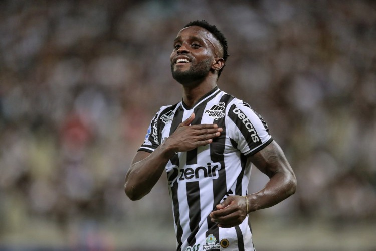 Ceará e Deportivo La Guaira se enfrentaram no Castelão pela 4ª rodada da Copa Sul-Americana 2022. Na foto, Mendoza comemora primeiro gol do Vovô.