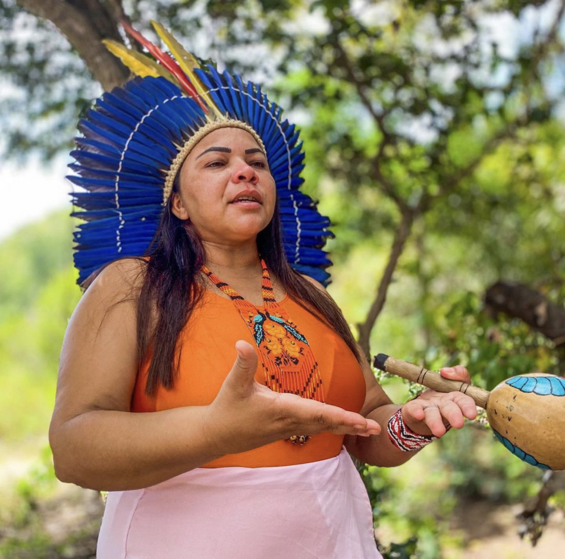 Juliana Alves Jenipapo é líder indígena dos Jenipapo-Kanindé e coordenadora da Associação das Mulheres Indígenas do Ceará (Amice) (Foto: Reprodução/Instagram/Juliana Jenipapo)