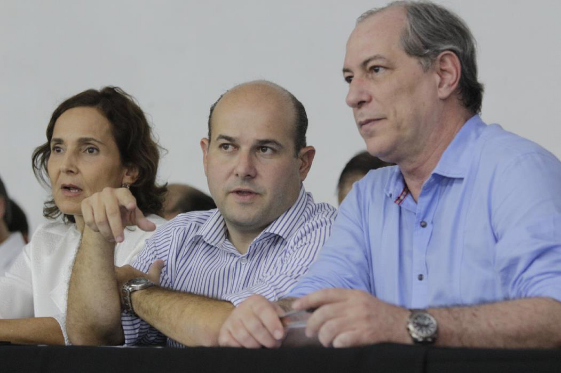 ￼Izolda Cela, Roberto Cláudio e Ciro Gomes: tensão na reta final da indicação do candidato do PDT (Foto: TATIANA FORTES, em 12 de julho de 2015)