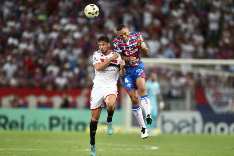 Fortaleza e São Paulo pelo Campeonato Brasileiro, na Arena Castelão