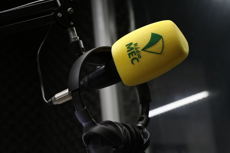 Equipamentos da Rádio MEC nos estúdios da Empresa Brasil de Comunicação - EBC, no Rio de Janeiro.