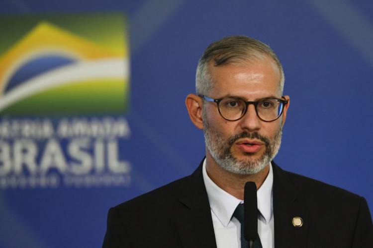 O ministro da Educação, Victor Godoy, durante o lançamento do Canal Educação e do Canal Libras, no Palácio do Planalto.