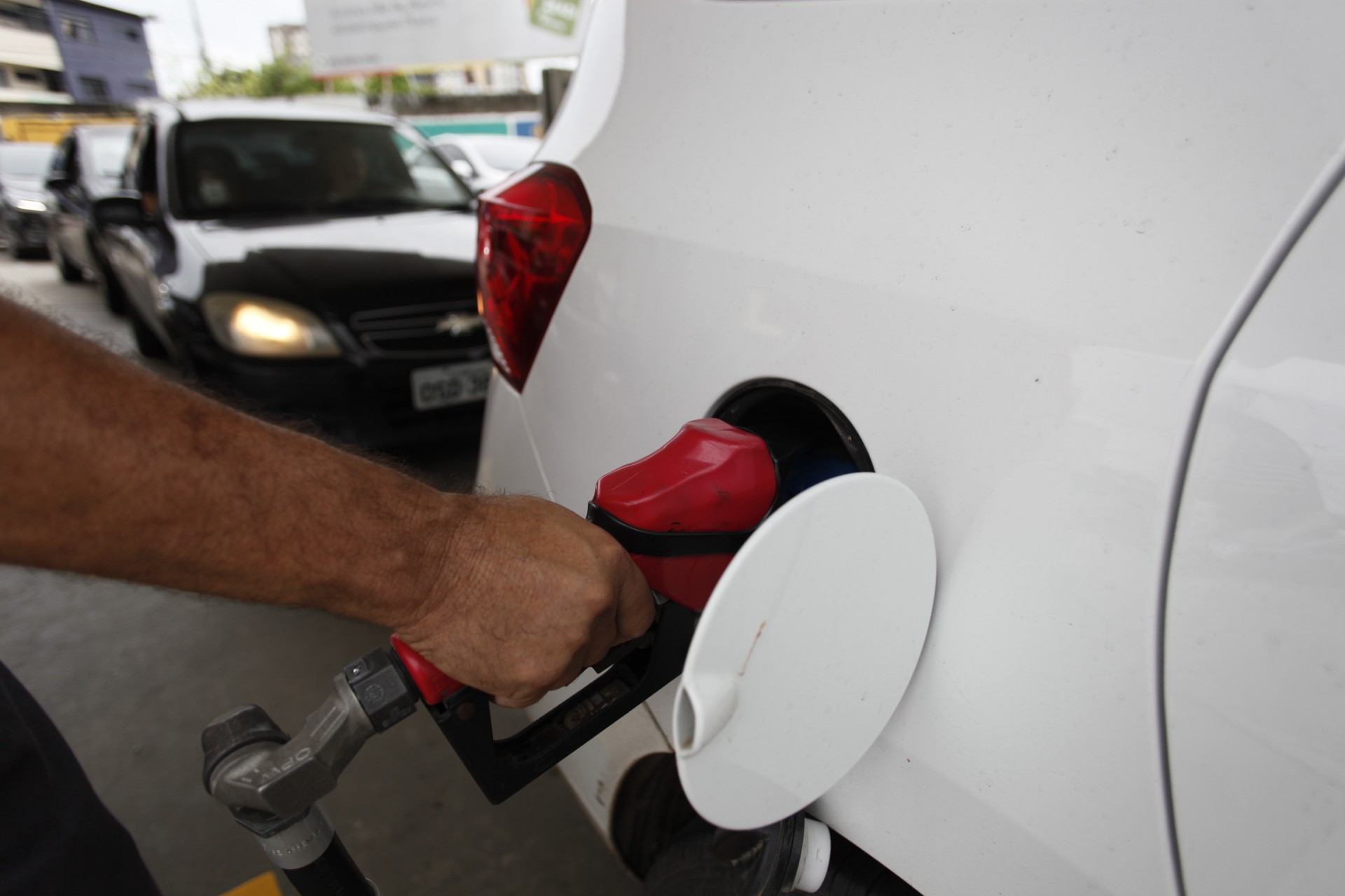 ￼ALTA nos preços dos combustíveis pesaram para disparada da inflação (Foto: FABIO LIMA)