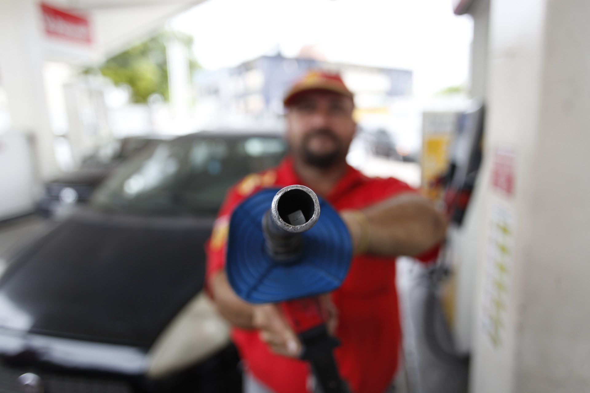 Mesmo com alta acumulada de até 23% no preço dos combustíveis no Ceará, defasagem com relação ao mercado internacional aumenta pressão para novo reajuste por parte da Petrobras (Foto: FABIO LIMA/O POVO)