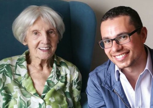 Pesquisador criou a meia depois de ver sua bisavó sofrendo com demência.