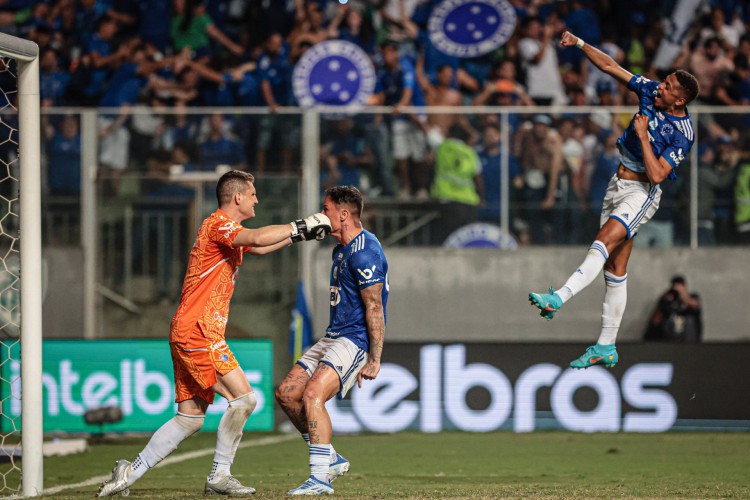 Cruzeiro e Sampaio Corr&ecirc;a se enfrentam pelo Brasileir&atilde;o S&eacute;rie A 2022 hoje, 22; onde assistir ao vivo e hor&aacute;rio do jogo