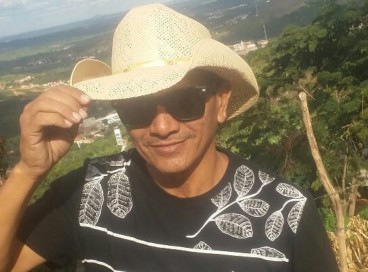 Cantor Demir Neves, ex-vocalista da banda Canários do Reino, seguia em carreira solo; ele morreu nesse sábado, 14, em decorrência de um AVC sofrido no começo de maio 
