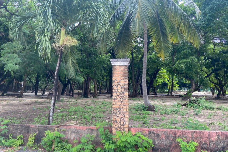 ￼ PARQUE Rio Branco tem grades retiradas. Moradores e transeuntes reclamam da falta de manutenção 