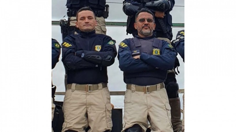 PRF Raimundo Bonifácio do Nascimento, 43, à esquerda, PRF Márcio Hélio Almeida de Souza, 53, à direita(foto: Divulgação/PRF)