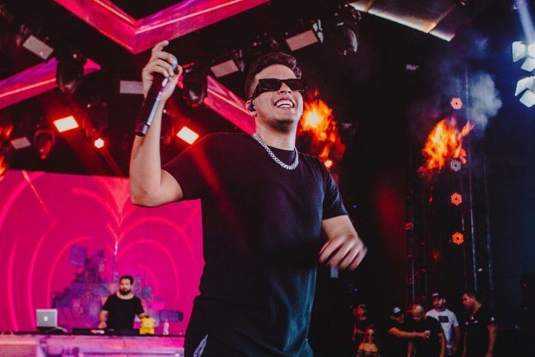 Felipe Amorim cancela show ap&oacute;s diagn&oacute;stico de bact&eacute;ria 