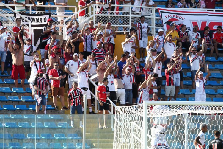 Torcida do Ferroviário no Presidente Vargas