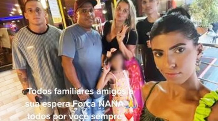 Cíntia Mariana postava imagens com família mostrando apoio à enteada, que ficou internada por 13 dias antes de morrer: "Todos por você sempre"