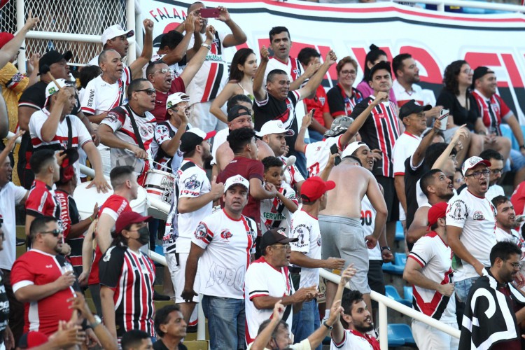 FORTALEZA, CEARÁ, BRASIL, 21.05.2022: Jogo pela série C do campeonato brasileiro entre Ferroviário e Botafogo-SP.  estadio Presidente Vargas. (fotos: Fabio Lima/O POVO)