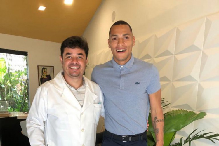 Dentista Roberto Frank atendeu o zagueiro Titi, do Fortaleza